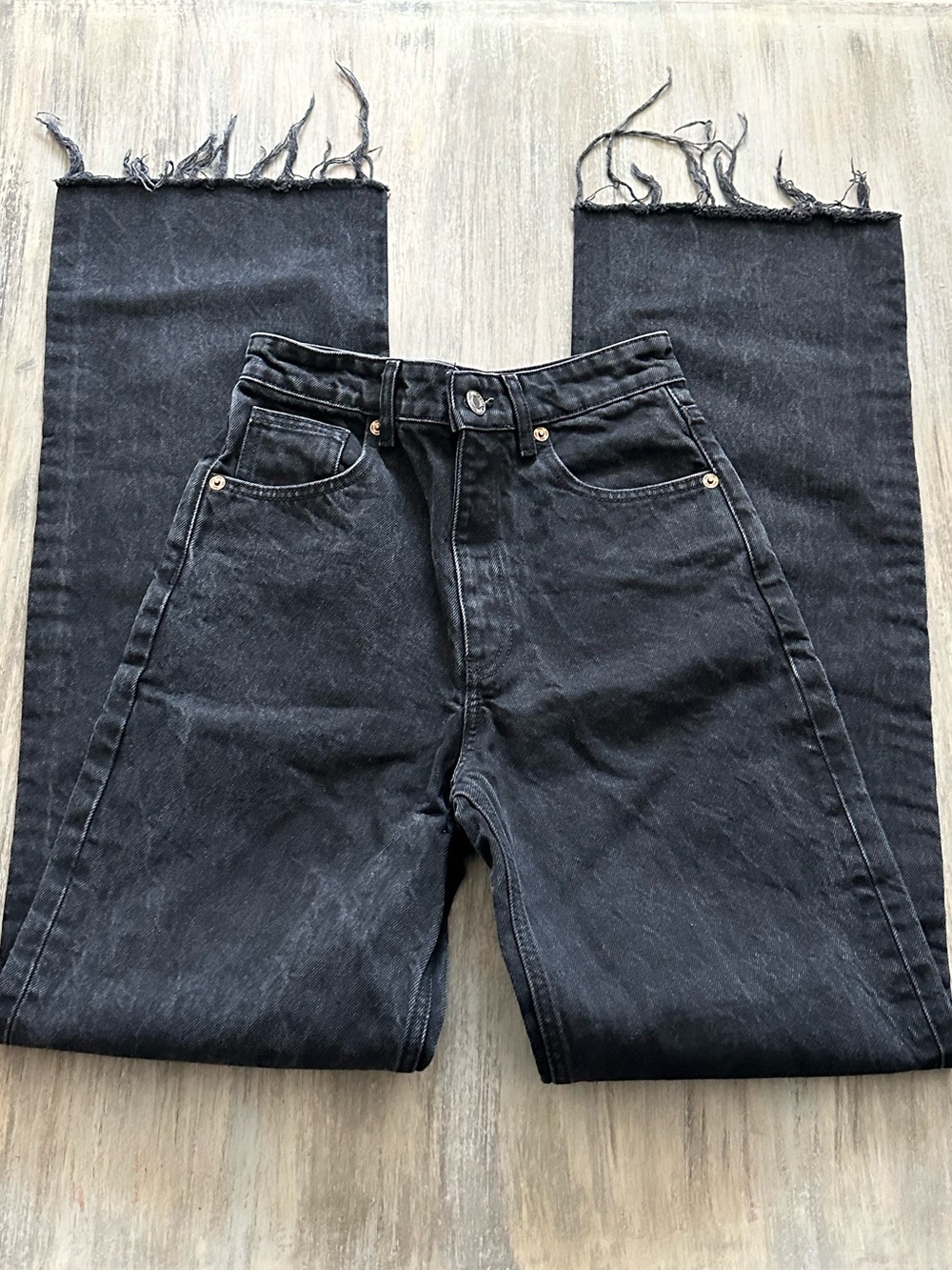 Zara Women’s Black Frayed-Hem Relaxed Jeans